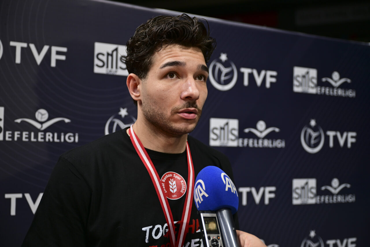 - Başkent ekibinin başantrenörü Mustafa Kavaz:
"Üç kupanın çok hikayesi var