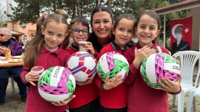 ZONGULDAK (AA) – Zonguldak’ta gazeteciler, 19 yıl önce onardıkları köy