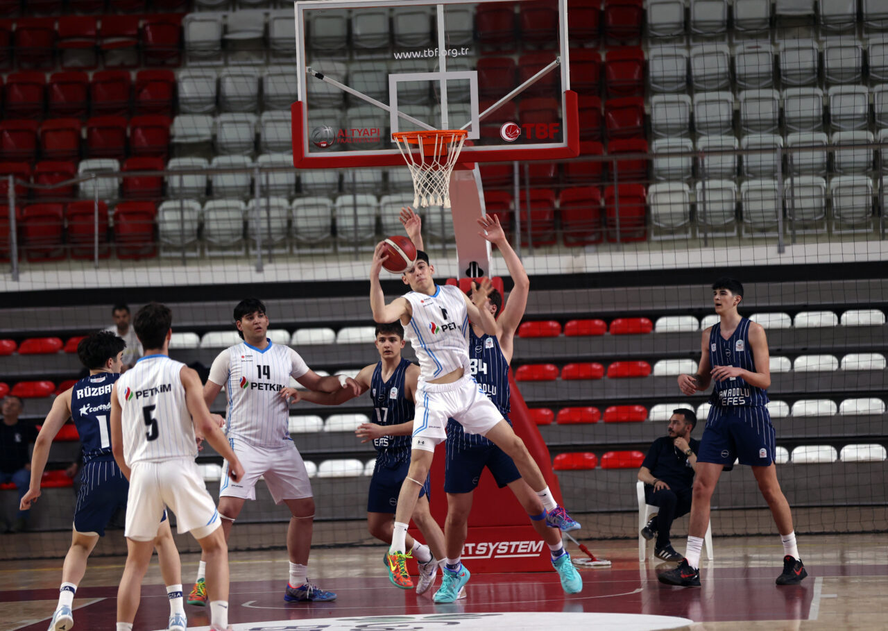 SİVAS (AA) – Türkiye Basketbol Federasyonu tarafından düzenlenen 18 Yaş