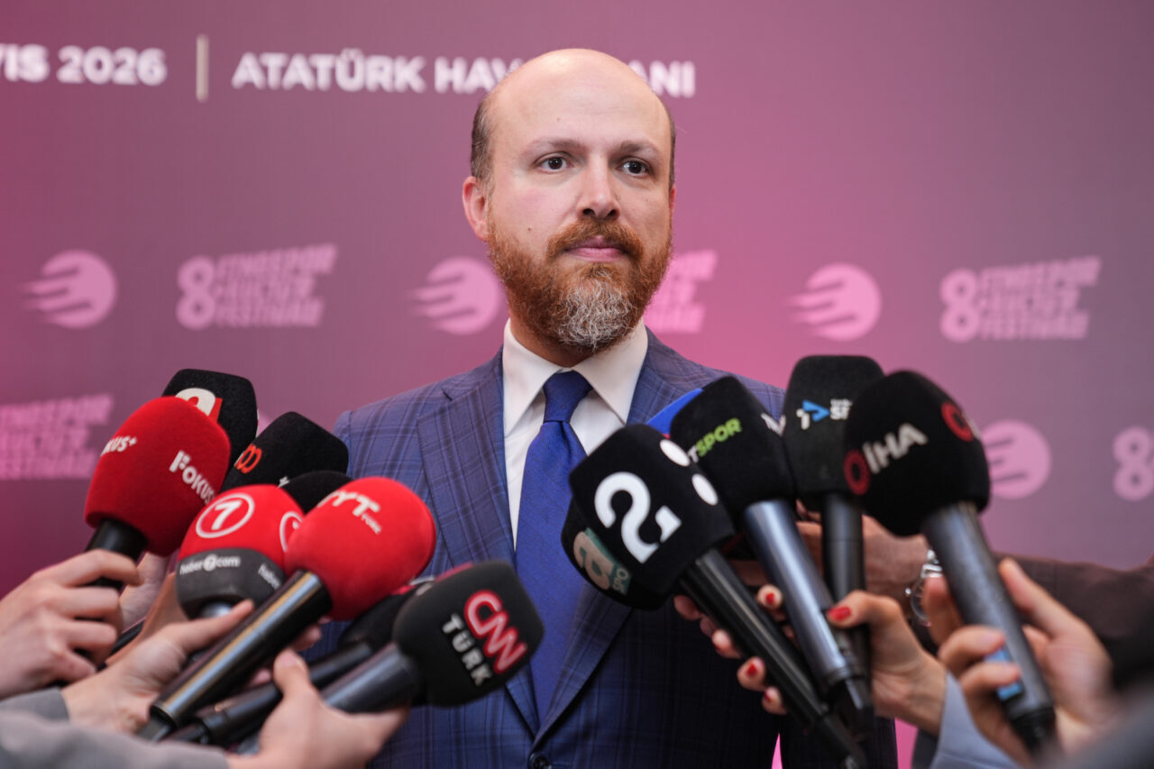 - Dünya Etnospor Birliği Başkanı Necmeddin Bilal Erdoğan:
"Bütün halkımızı 21