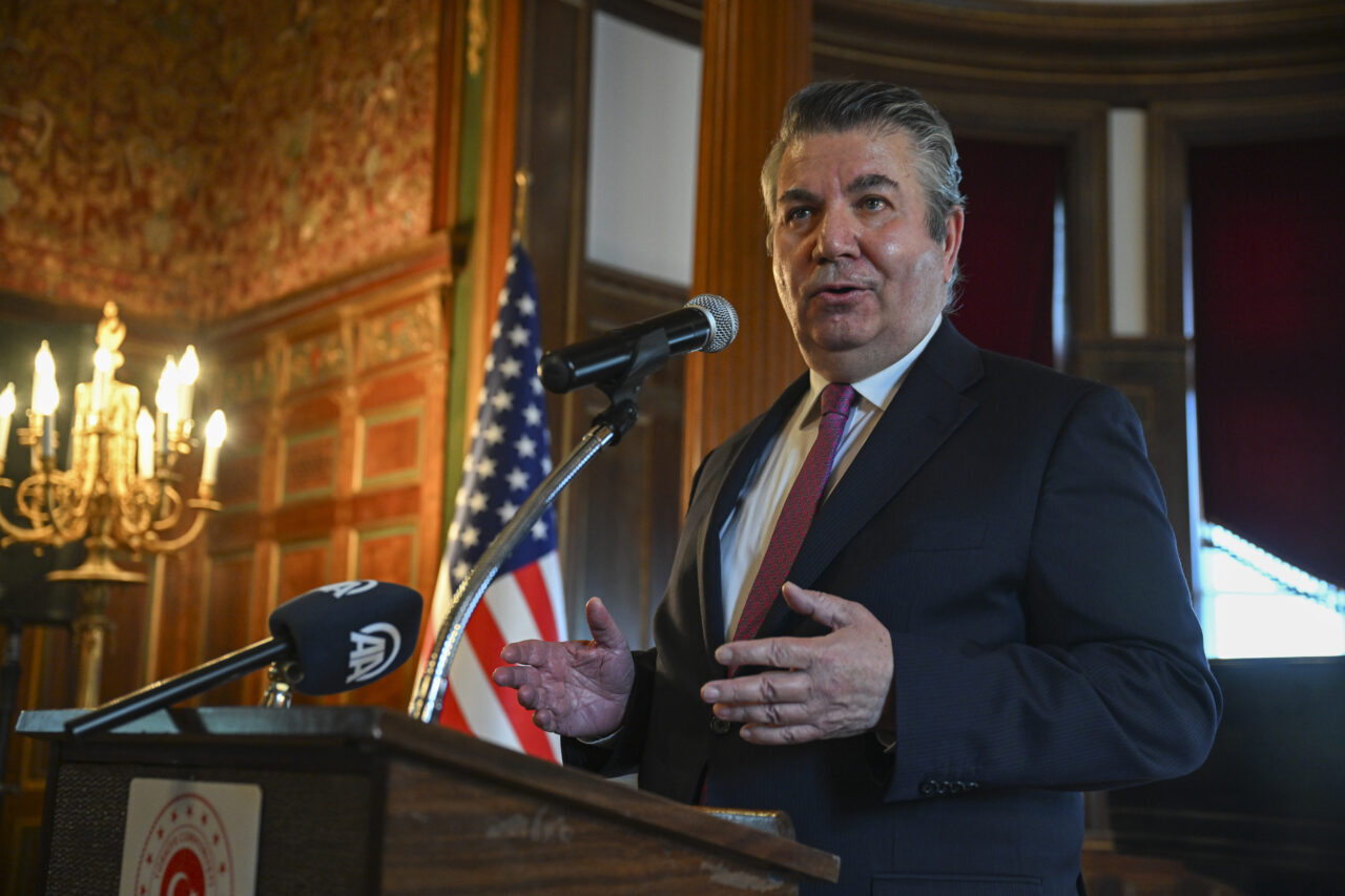 - Türkiye'nin Washington Büyükelçisi Sedat Önal:
- "Toplumun her kesimiyle iletişim