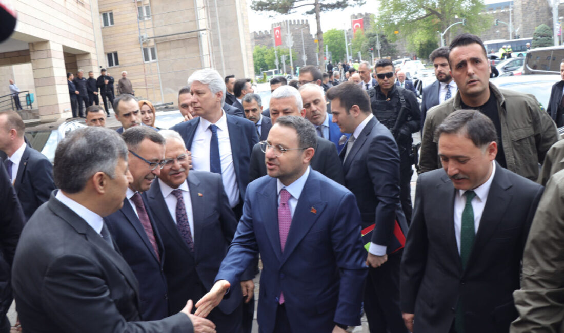 - "Bizim derdimiz kendisini imtiyazlı görenlerin hukuku, seçkinlerin ayrıcalığı ya