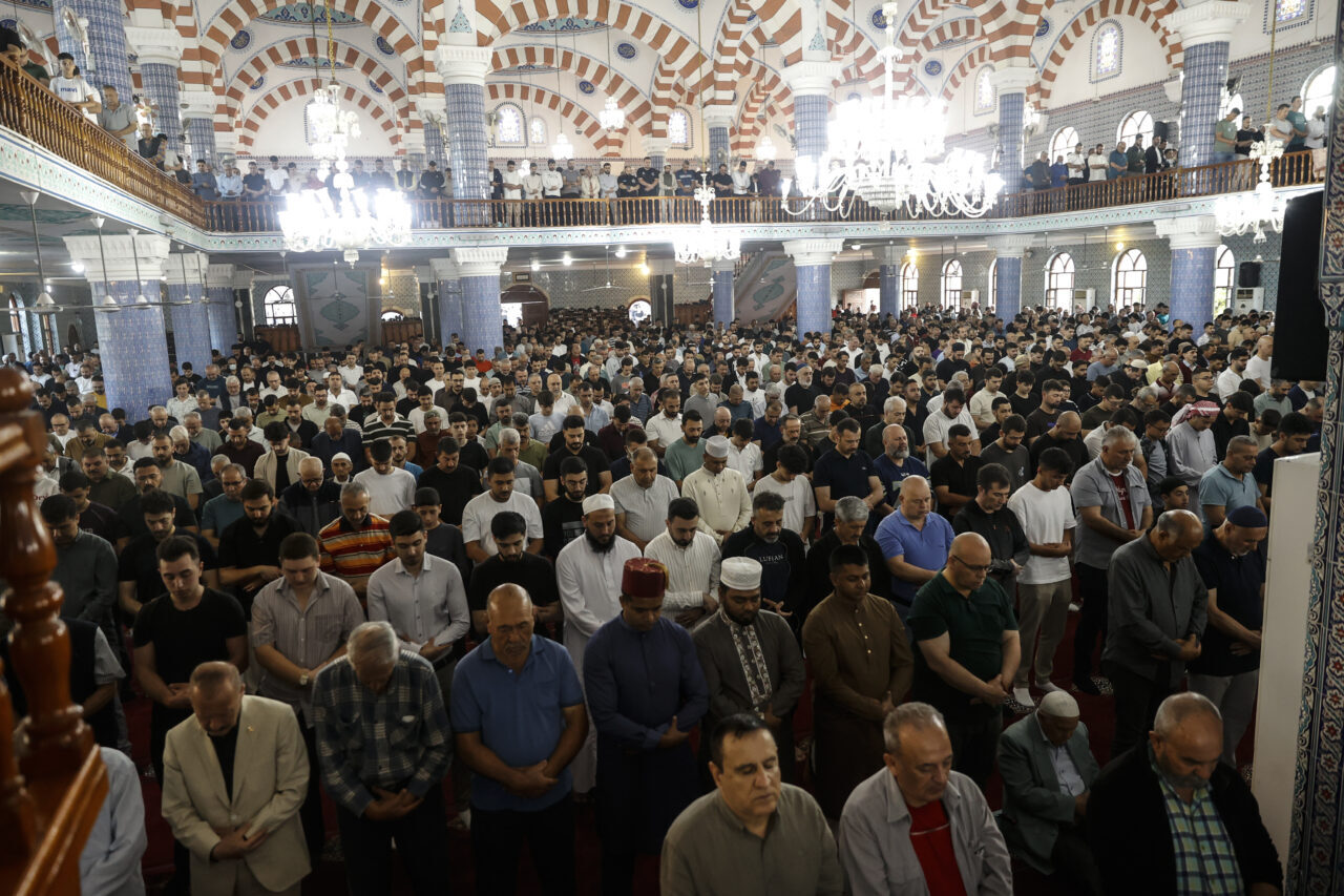 ADANA (AA) – Adana, Mersin, Hatay ve Osmaniye'de camileri dolduran