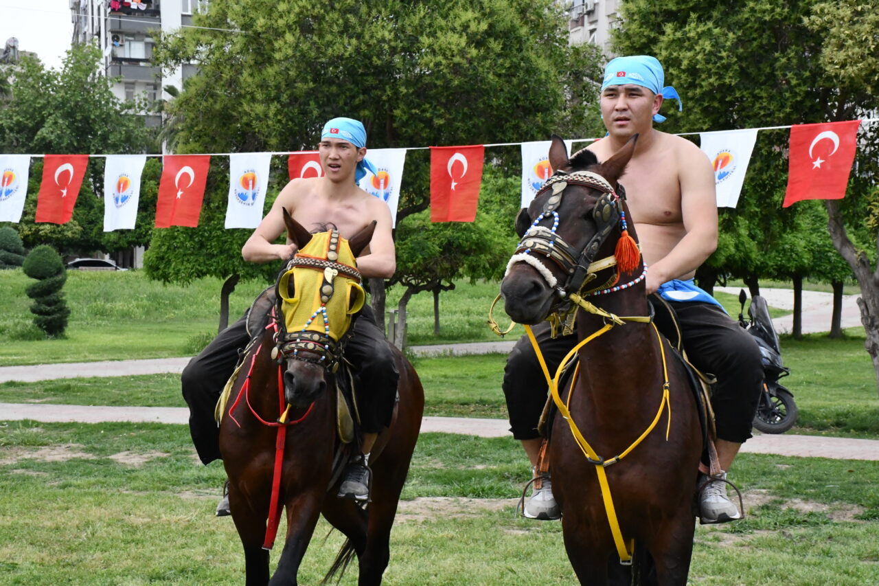 ADANA (AA) – Adana'da "Türkistan'dan Anadolu'ya 22. Uluslararası Çukurova Yörük
