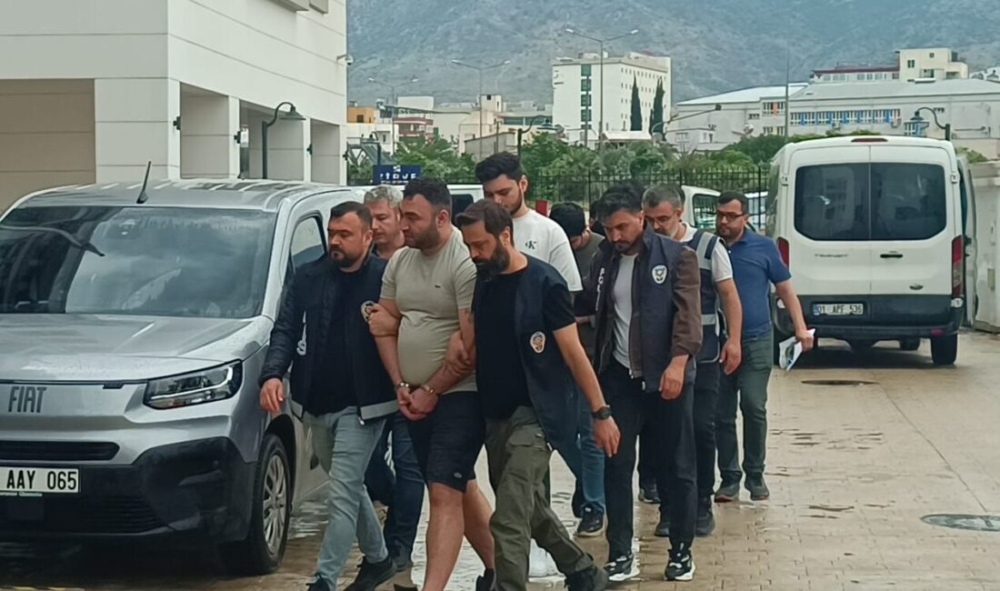 ADANA (AA) – Adana'nın Kozan ilçesinde çıkan tartışma sonucu bir