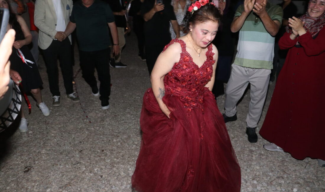 ADANA (AA) – Adana'da gelinlik giyme hayali kuran 46 yaşındaki