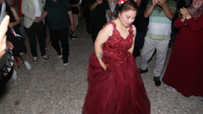 ADANA (AA) – Adana'da gelinlik giyme hayali kuran 46 yaşındaki