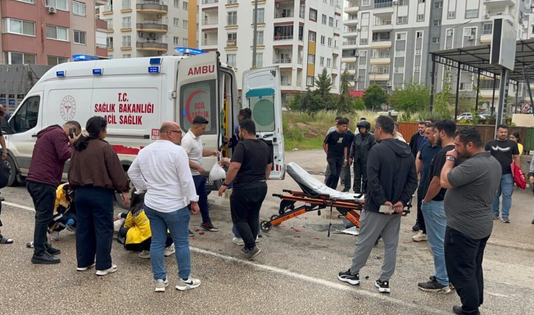 ADANA (AA) – Adana'nın Kozan ilçesinde hafif ticari aracın çarptığı