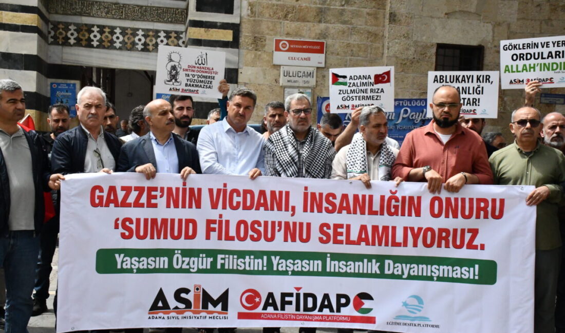 ADANA (AA) – Adana'da İsrail'in Küresel Sumud Filosu'na saldırısı protesto