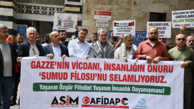 ADANA (AA) – Adana'da İsrail'in Küresel Sumud Filosu'na saldırısı protesto