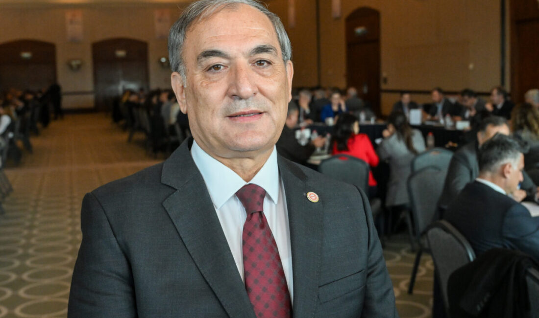 - Vali Mustafa Yavuz:
- "Bu şehrin idarecileri olarak buradan çıkacak
