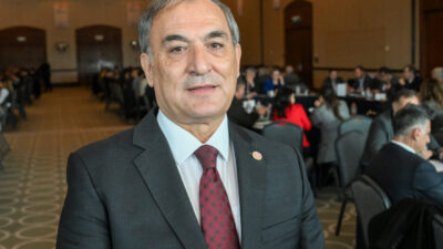 - Vali Mustafa Yavuz:
- "Bu şehrin idarecileri olarak buradan çıkacak