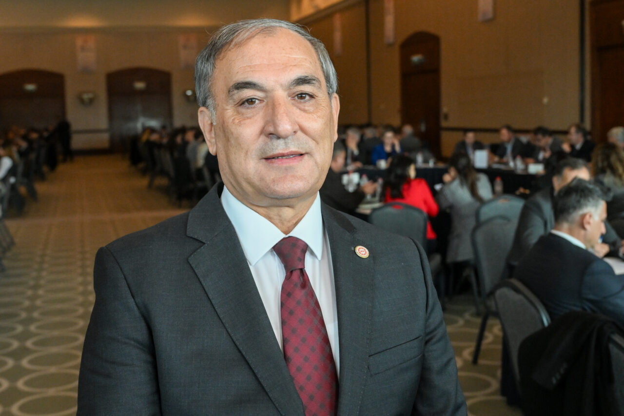 - Vali Mustafa Yavuz:
- "Bu şehrin idarecileri olarak buradan çıkacak