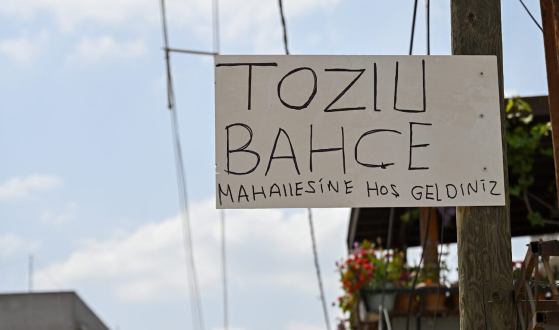 ADANA (AA) – Adana'nın merkez Seyhan ilçesinde vatandaşlar, mahallelerinde altyapı