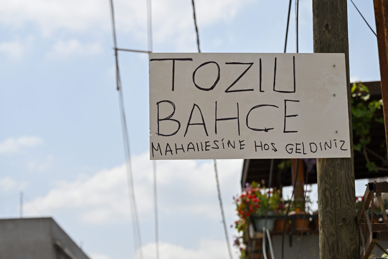 ADANA (AA) – Adana'nın merkez Seyhan ilçesinde vatandaşlar, mahallelerinde altyapı
