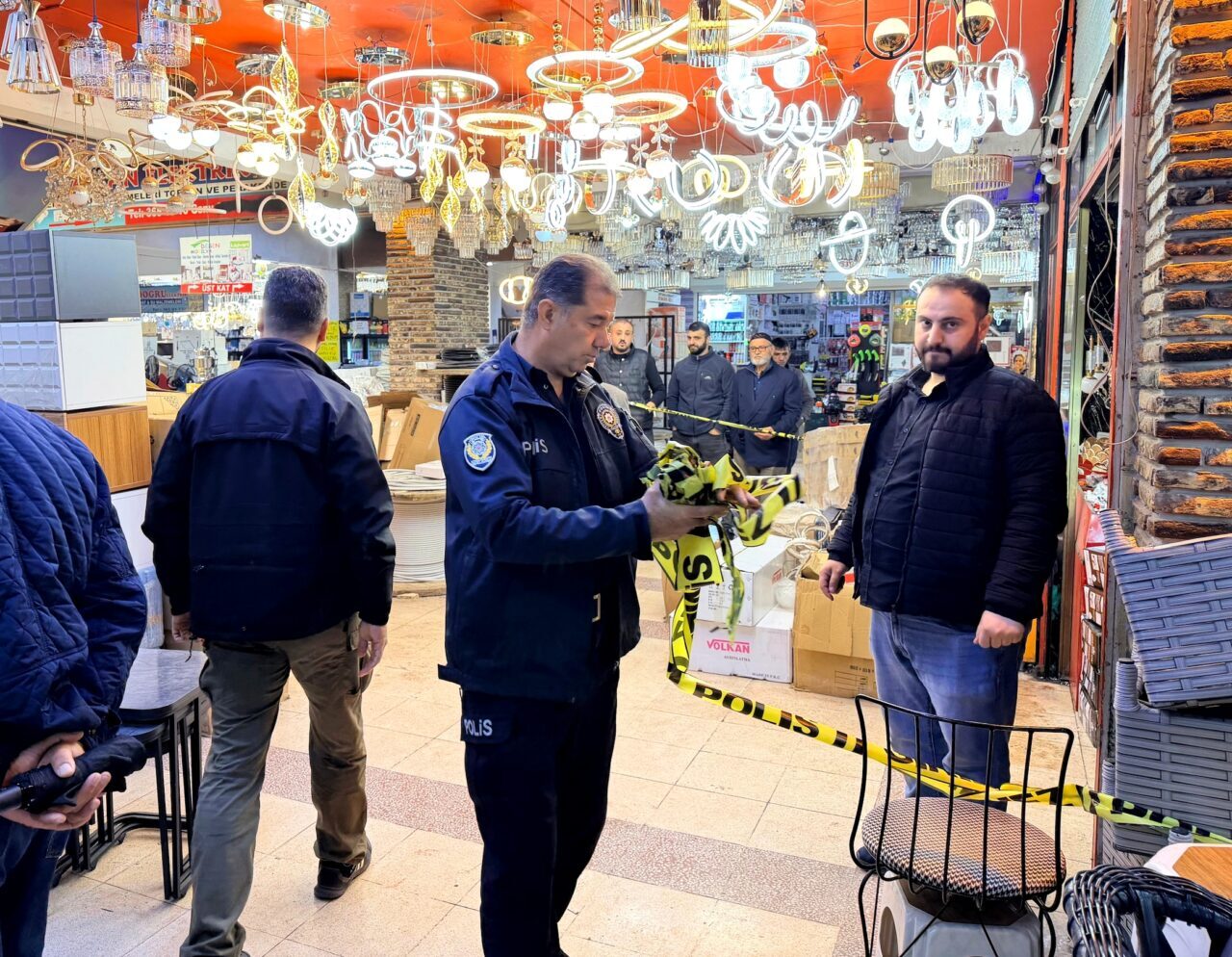 ADANA (AA) – Adana'nın merkez Seyhan ilçesindeki bir iş merkezinde