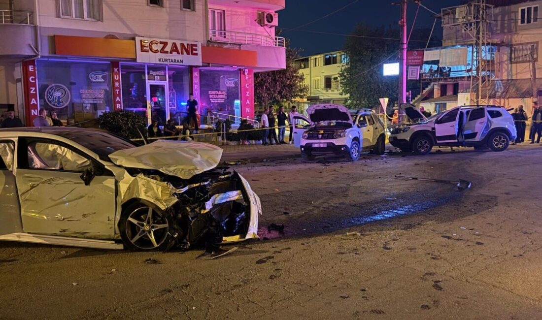 ADANA (AA) – Adana'nın Kozan ilçesinde, otomobil ile SUV tipi