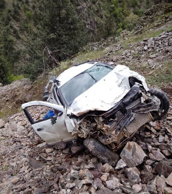 ADANA (AA) – Adana'nın Feke ilçesinde uçuruma yuvarlanan otomobilin sürücüsü