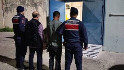 ADANA (AA) – Adana'nın merkez Yüreğir ilçesinde kendilerini polis olarak