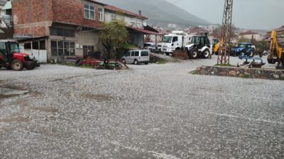 ADIYAMAN (AA) – Adıyaman’ın Çelikhan ilçesinde etkili olan dolu yağışı