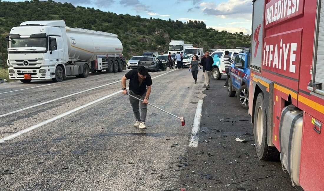 ADIYAMAN (AA) – Adıyaman'ın Gölbaşı ilçesinde iki otomobilin çarpışması sonucu