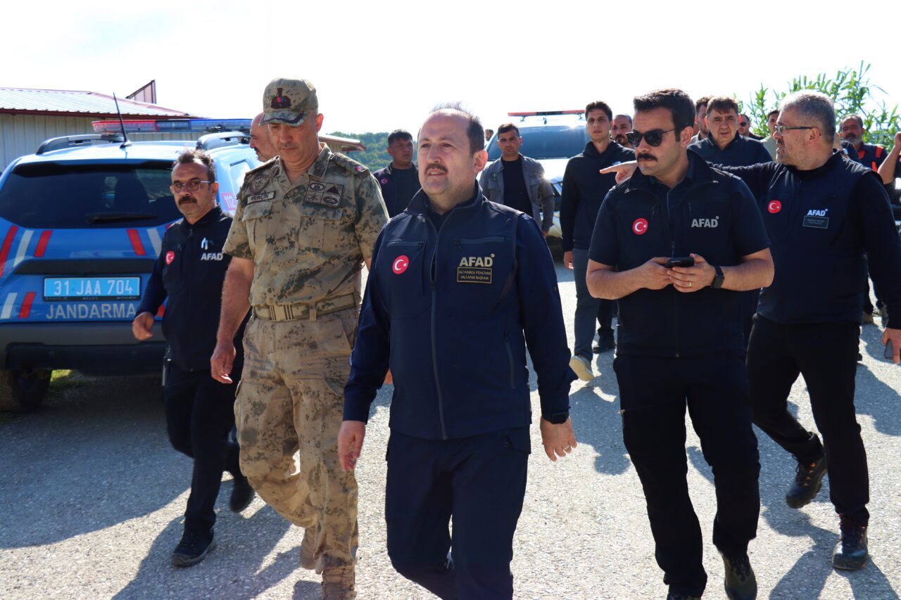 - "Kaybettiğimiz canlarımıza, vatandaşlarımıza Allah'tan rahmet, ailelerine başsağlığı diliyorum, diğer