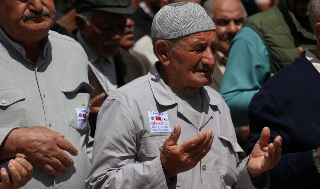 AĞRI (AA) – Ağrı'da, 163 kişilik hac kafilesi, dualarla kutsal