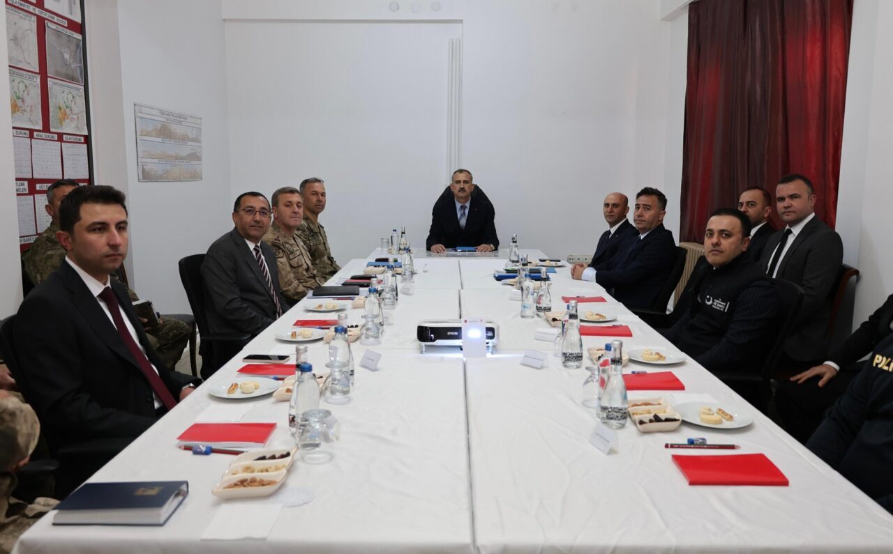 - Sınır hattı boyunca zorlu arazi ve iklim şartlarının hakim