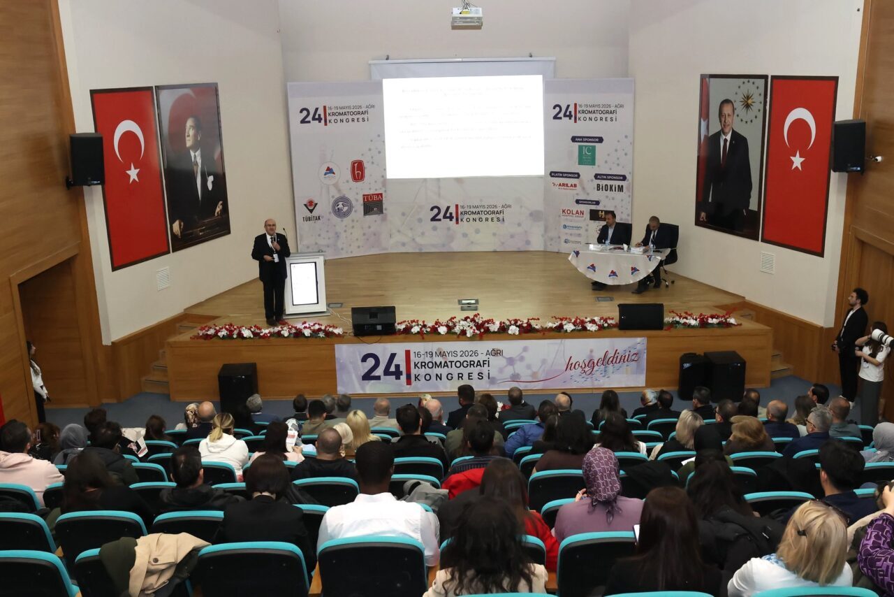 - AİÇÜ Rektörü Prof. Dr. İlhami Gülçin:
- "Kongremize Türkiye'den 33