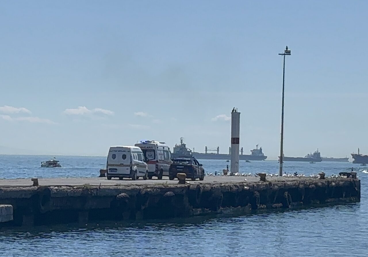 İSTANBUL (AA) – Ahırkapı Demir Sahası'ndaki yabancı bayraklı bir geminin