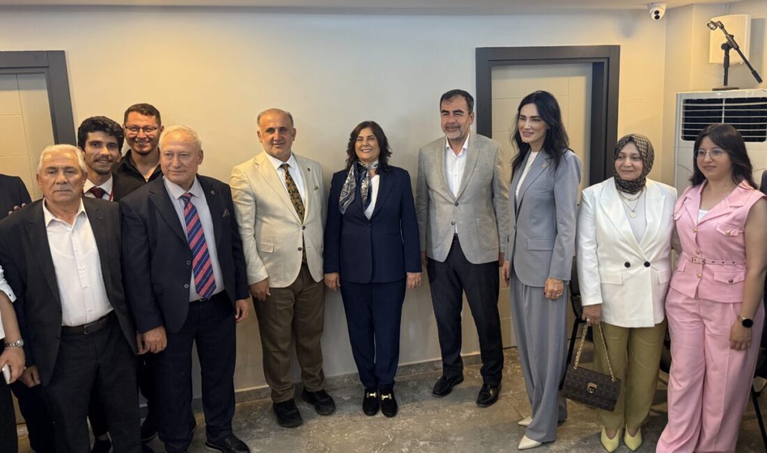 AYDIN (AA) – AK Parti Aydın İl Teşkilatı düzenlenen bayramlaşma