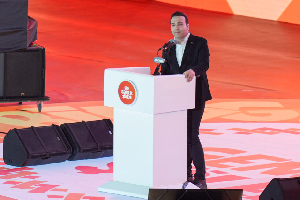 - "Bizim istikametimiz büyük hedefler, bizim yolumuz kararlılıktır. Bu gençlik