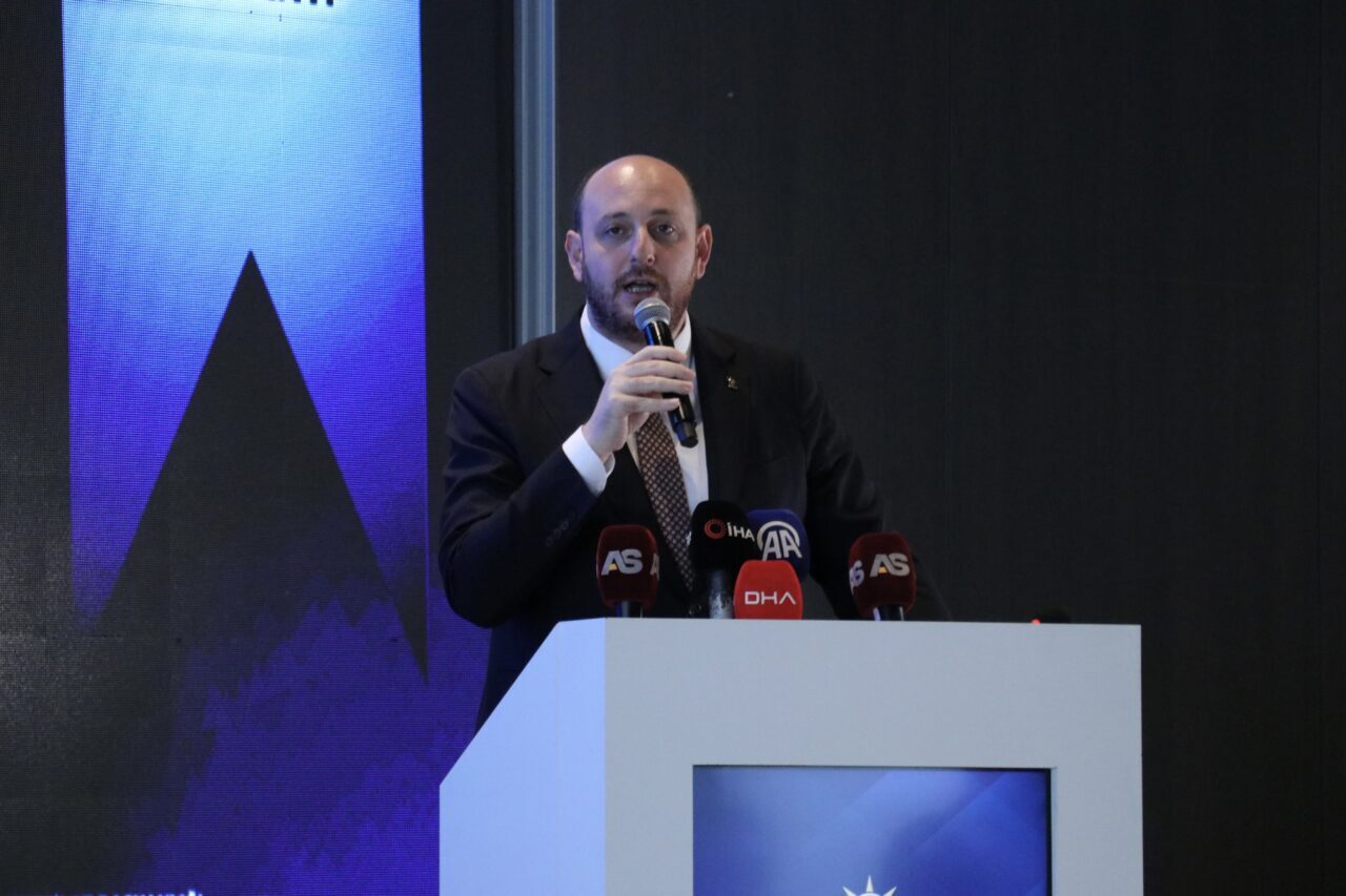 - "Dünyanın içinden geçtiği dönemde yeni bir eşiğin arifesinde olduğumuz