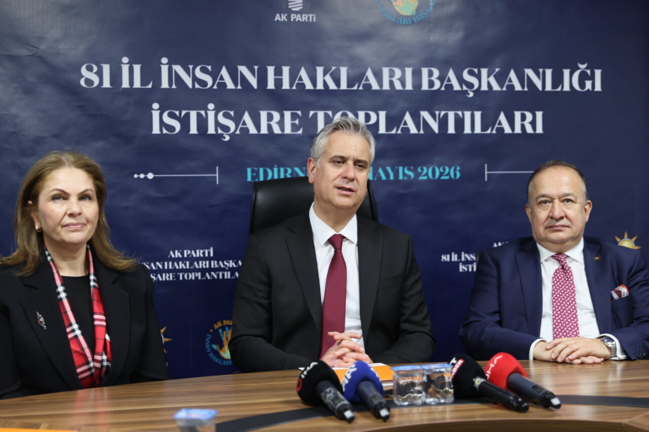 - "CHP yönetiminin kendisinin de artık tartışmalara konu olduğunu hep
