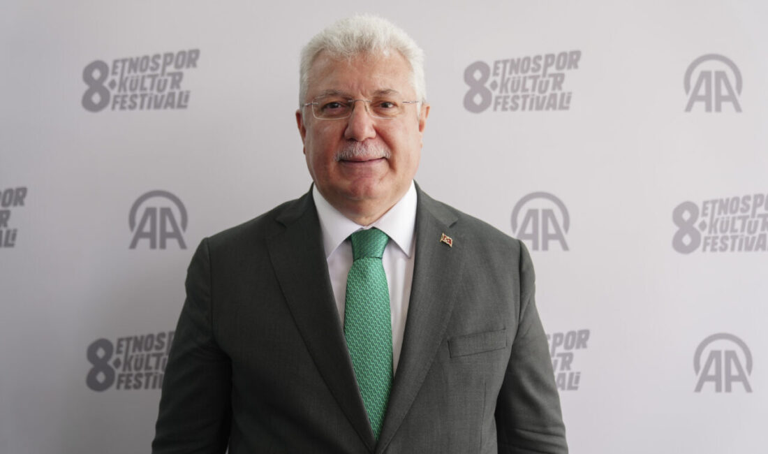 - Hüseyin Yayman, AK Parti Grup Başkanvekili Muhammet Emin Akbaşoğlu