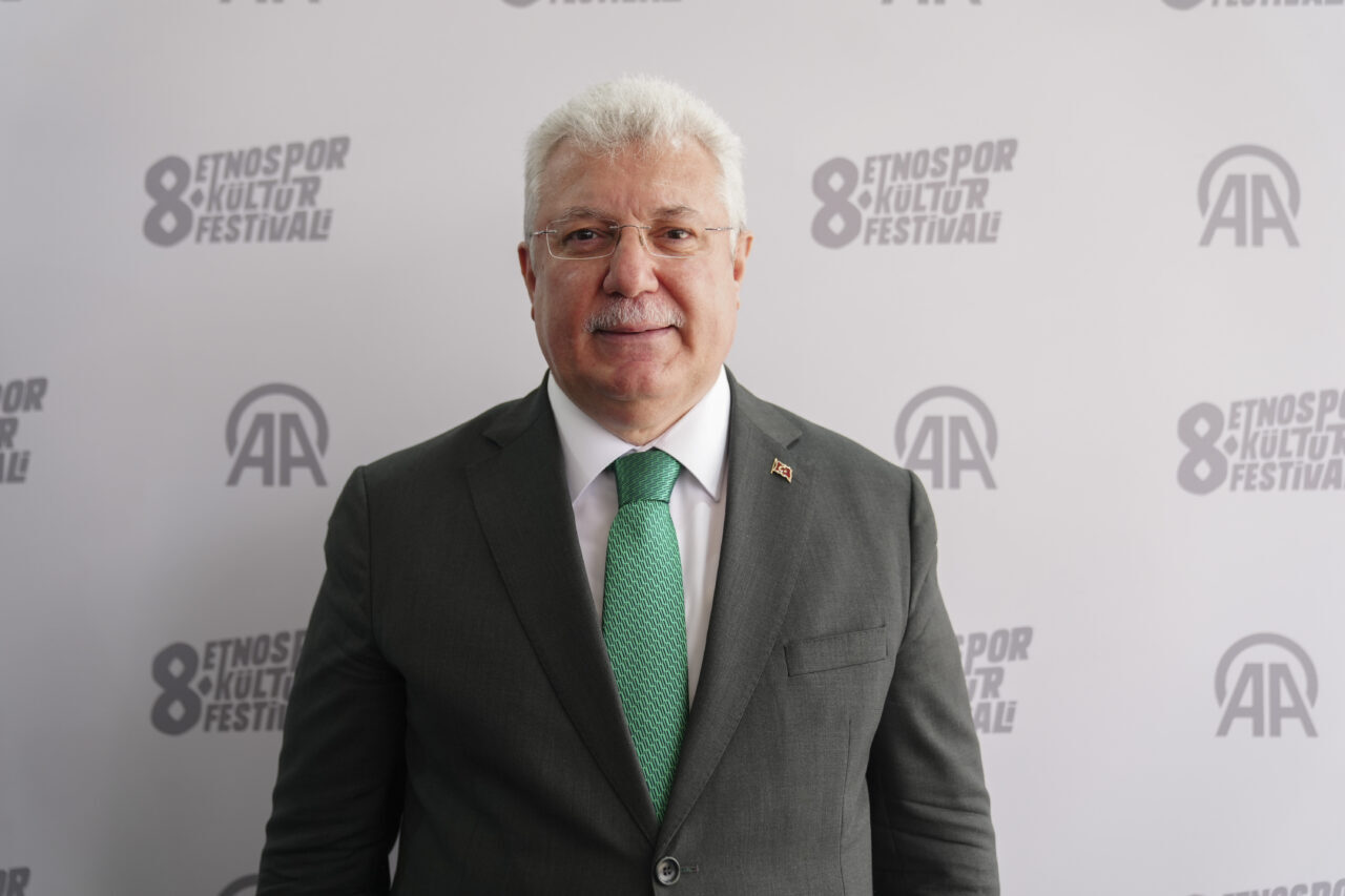 - Hüseyin Yayman, AK Parti Grup Başkanvekili Muhammet Emin Akbaşoğlu