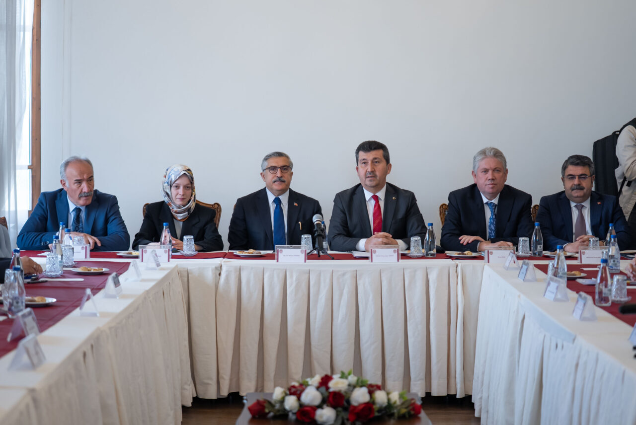 - "Dijitalleşme, oyunlar, televizyon içerikleri gibi meseleler sadece kamu otoritesinin