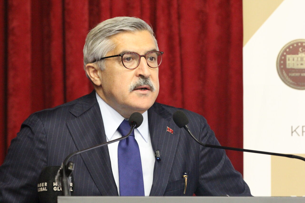 - "İnşallah geleceğe umutla bakıyoruz. Asrın felaketini, asrın dayanışmasına çevirmiş