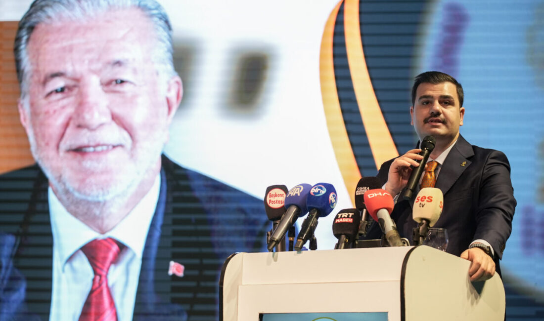 - "İzmir'de bu yerel yönetim şehrin ortasındaki çöpleri bile ortadan
