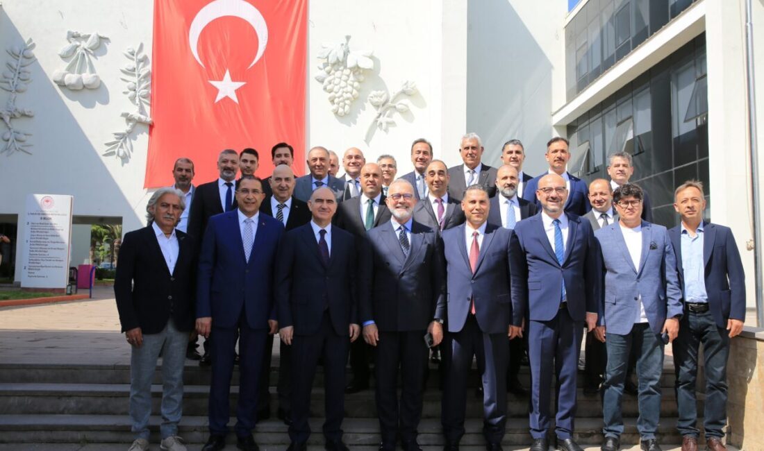 - "Toplam zeytin üretimimiz 2 milyon 450 bin tona, zeytinyağı