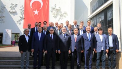 - "Toplam zeytin üretimimiz 2 milyon 450 bin tona, zeytinyağı