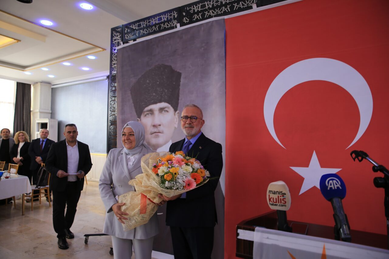 - "Bizim davamız kadınların omuzlarında yükselecek. Türkiye Yüzyılı hedeflerimize kadınlarımızın