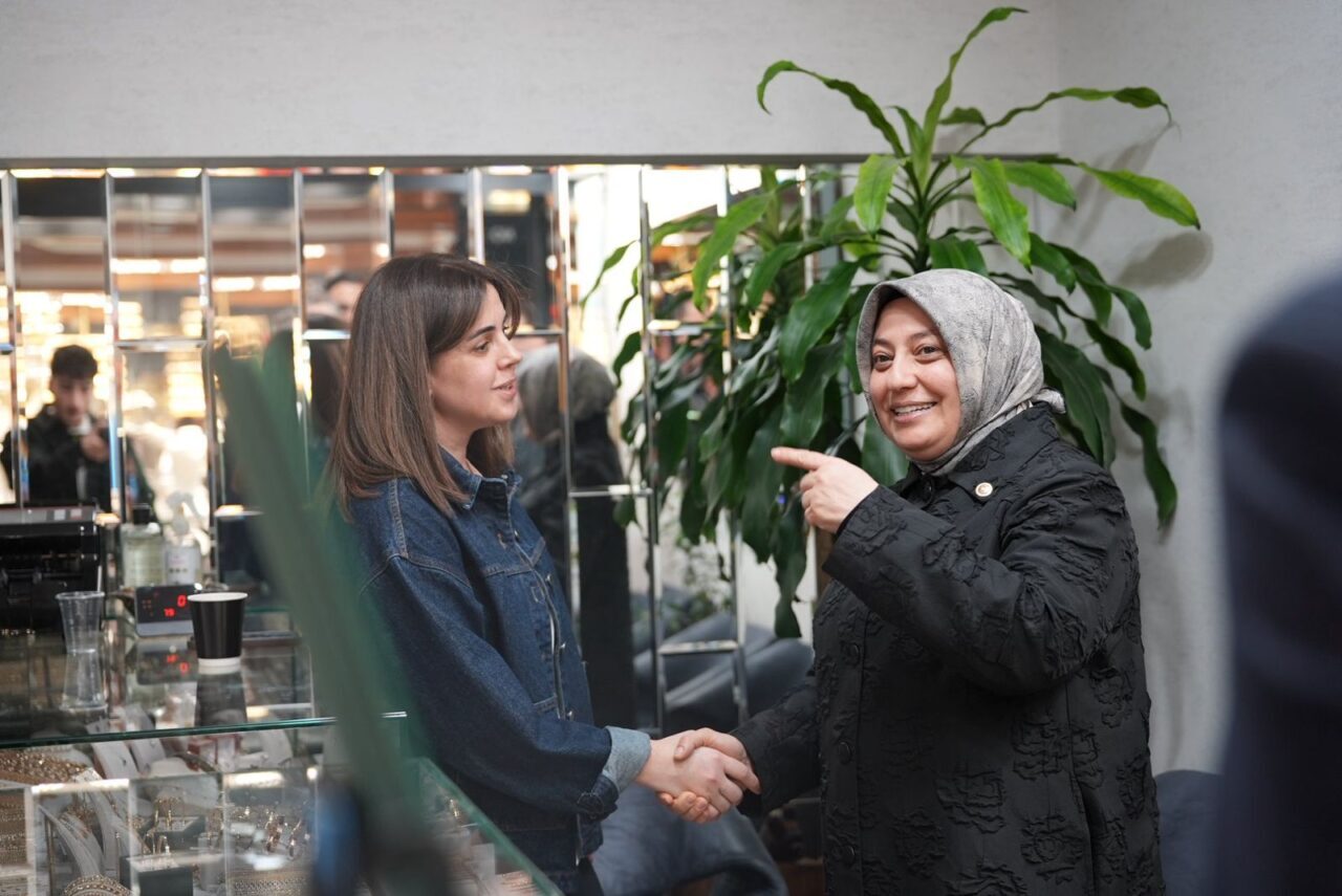 İSTANBUL (AA) – AK Parti İstanbul milletvekilleri, Anneler Günü dolayısıyla