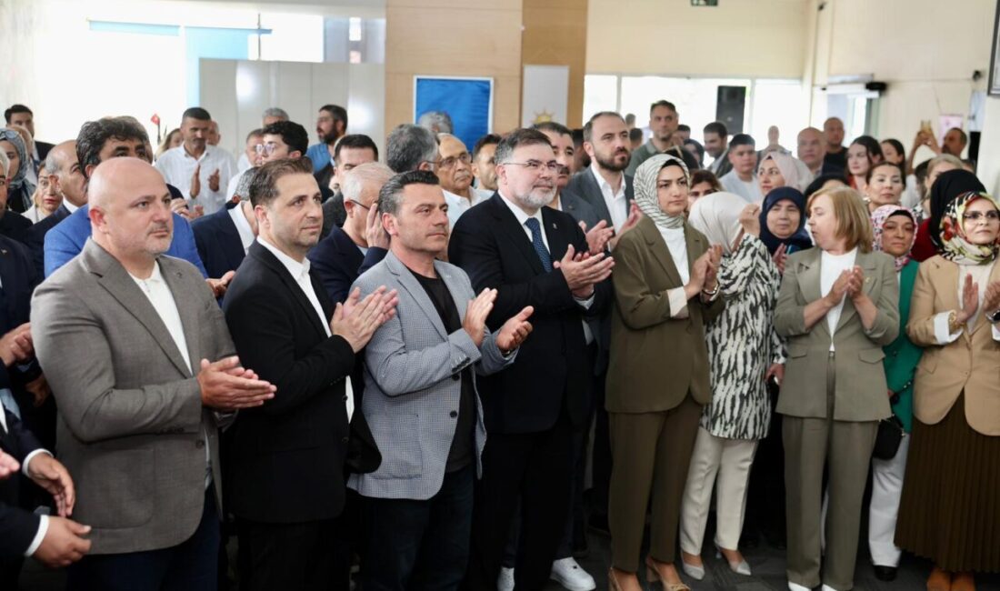 İZMİR (AA) – AK Parti İzmir İl Teşkilatı üyeleri düzenlenen