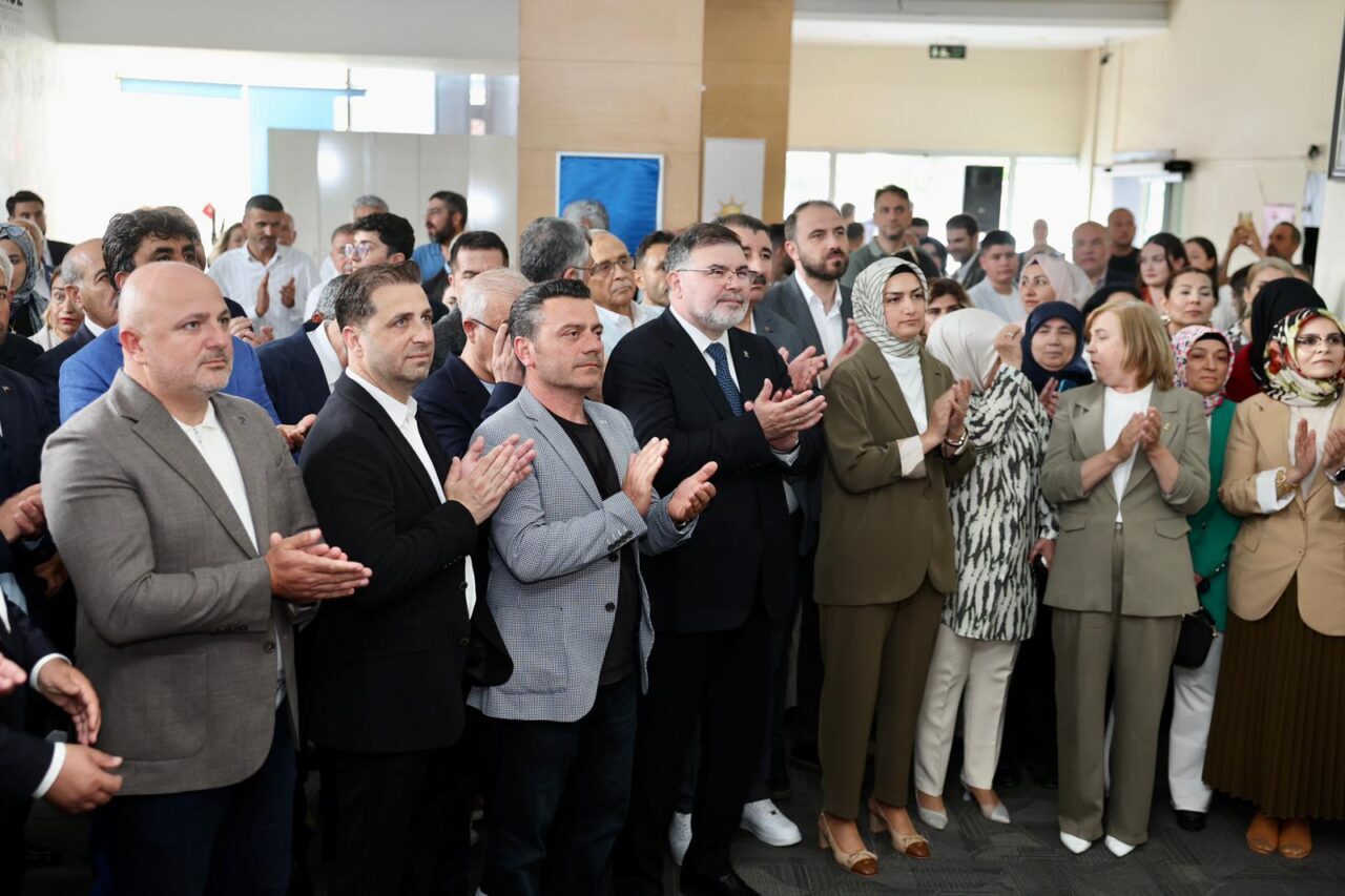 İZMİR (AA) – AK Parti İzmir İl Teşkilatı üyeleri düzenlenen