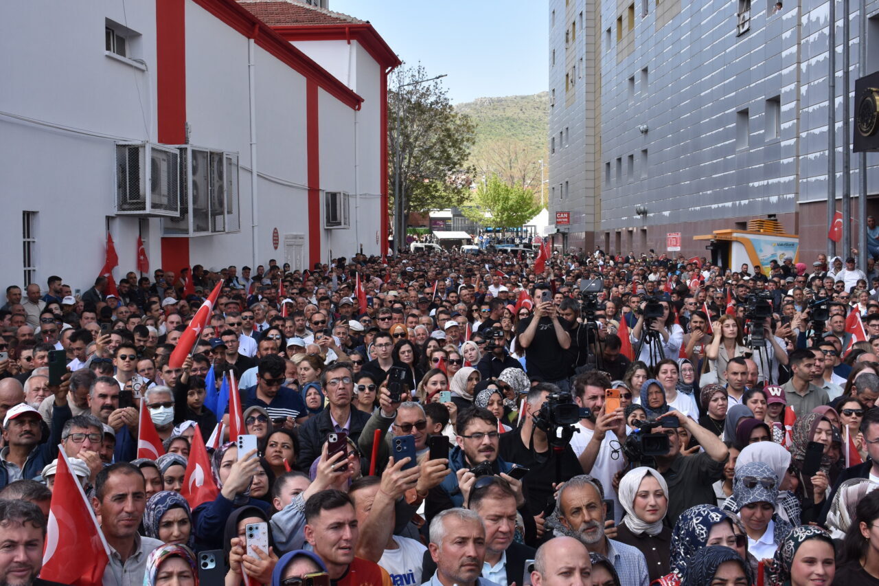 - "Cumhurbaşkanı Recep Tayyip Erdoğan'ın önderliğinde Afyonkarahisar'ı yeniden inşa etmek