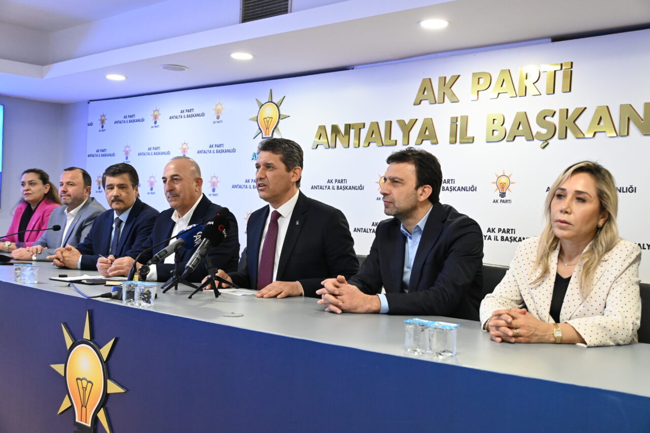 ANTALYA (AA) – Partisinden istifa ederek AK Parti'ye katılan Serik