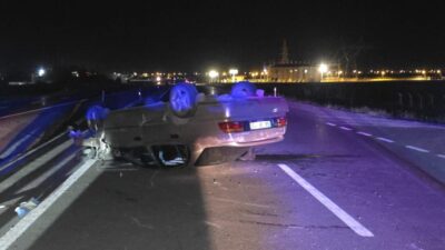 AKSARAY (AA) – Aksaray'da beton mikserine çarpan otomobilin sürücüsü ağır