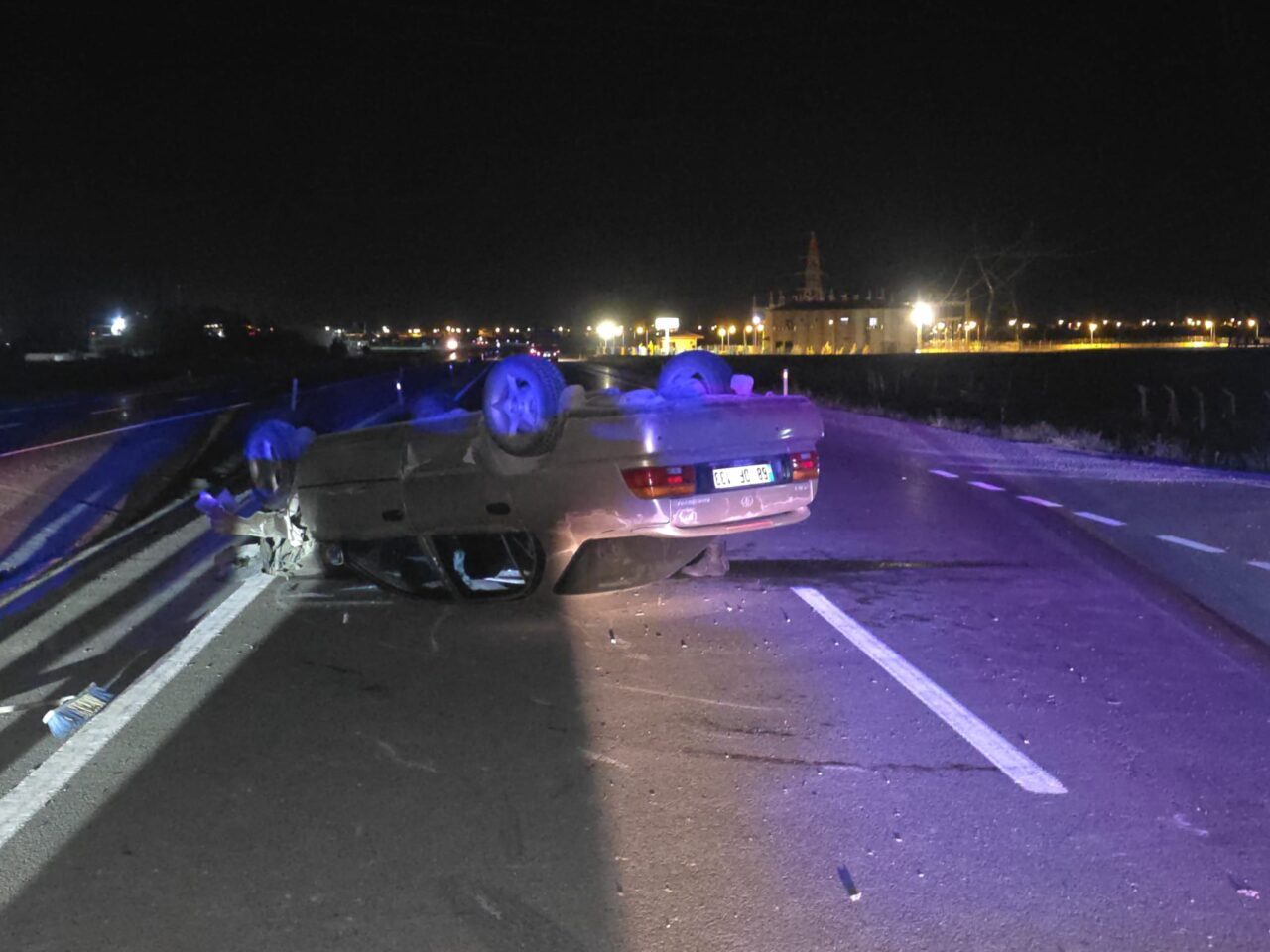 AKSARAY (AA) – Aksaray'da beton mikserine çarpan otomobilin sürücüsü ağır