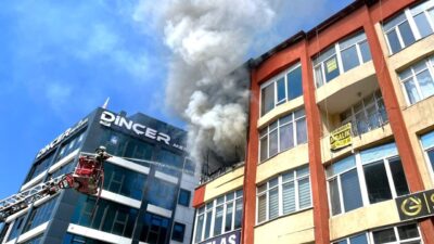 AKSARAY (AA) – Aksaray'da iş merkezinde çıkan yangın, itfaiye ekiplerinin